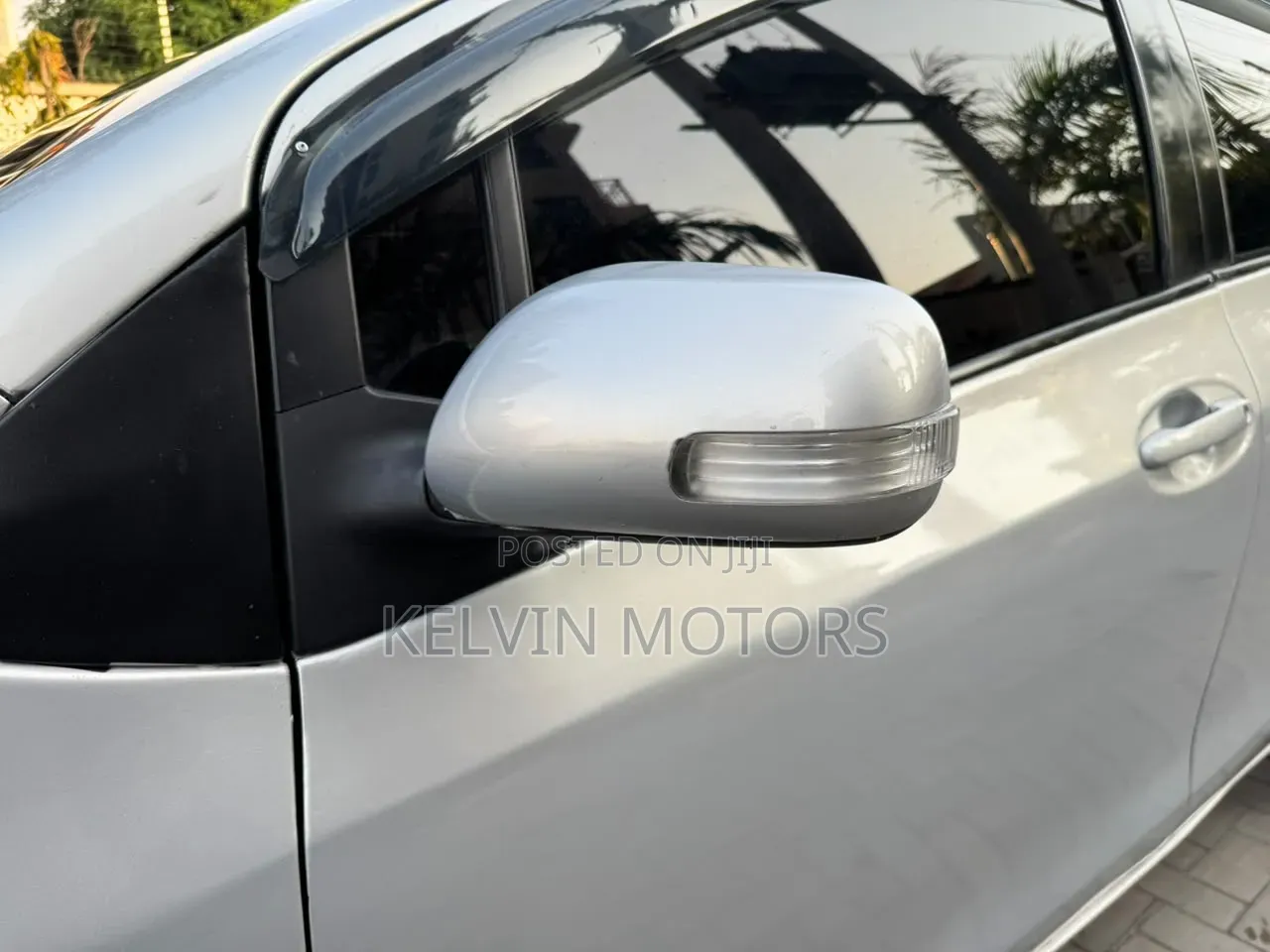 Toyota Vitz 2010 Silver