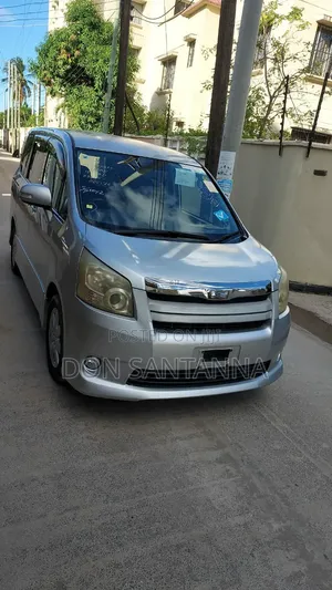 Toyota Noah 2008 Silver