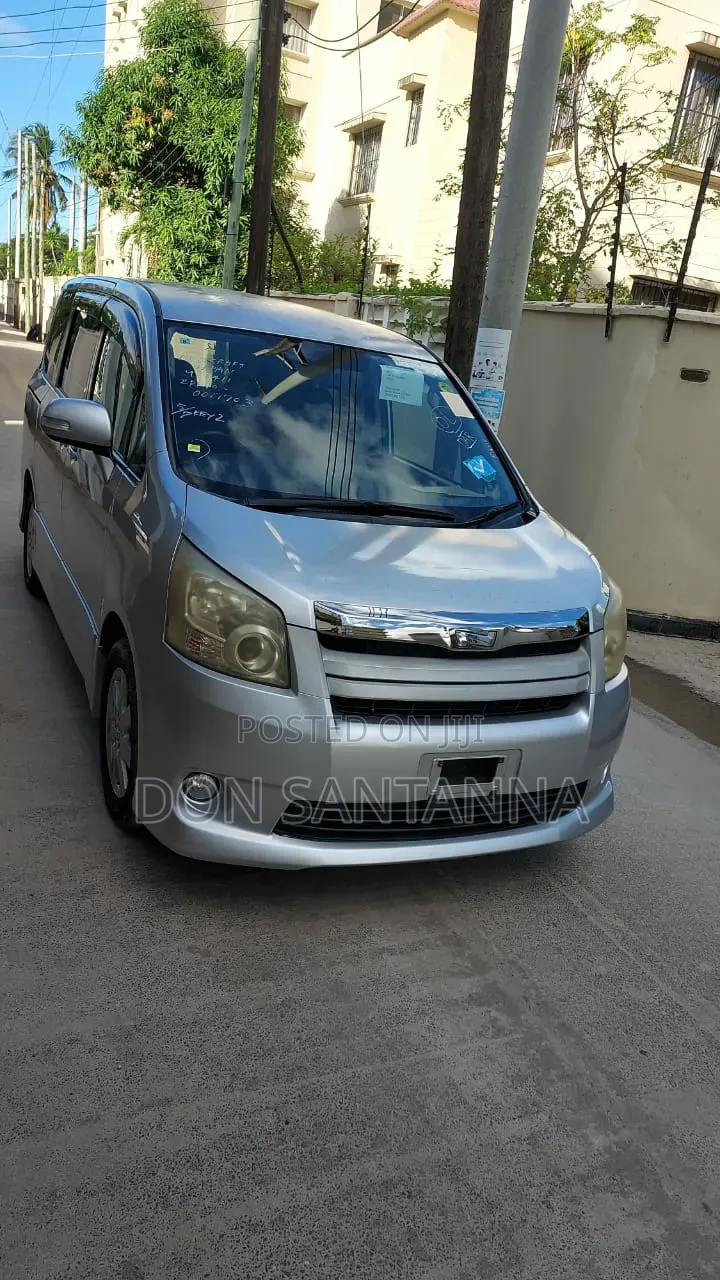 Toyota Noah 2008 Silver