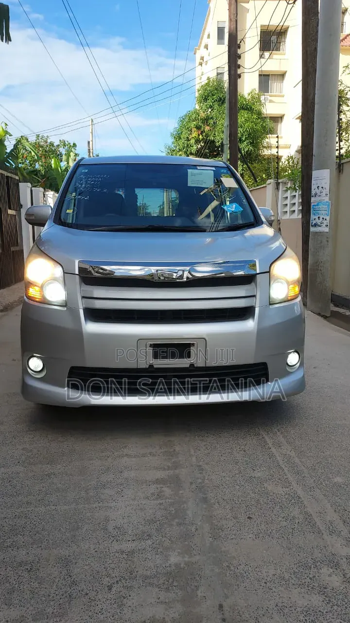 Toyota Noah 2008 Silver