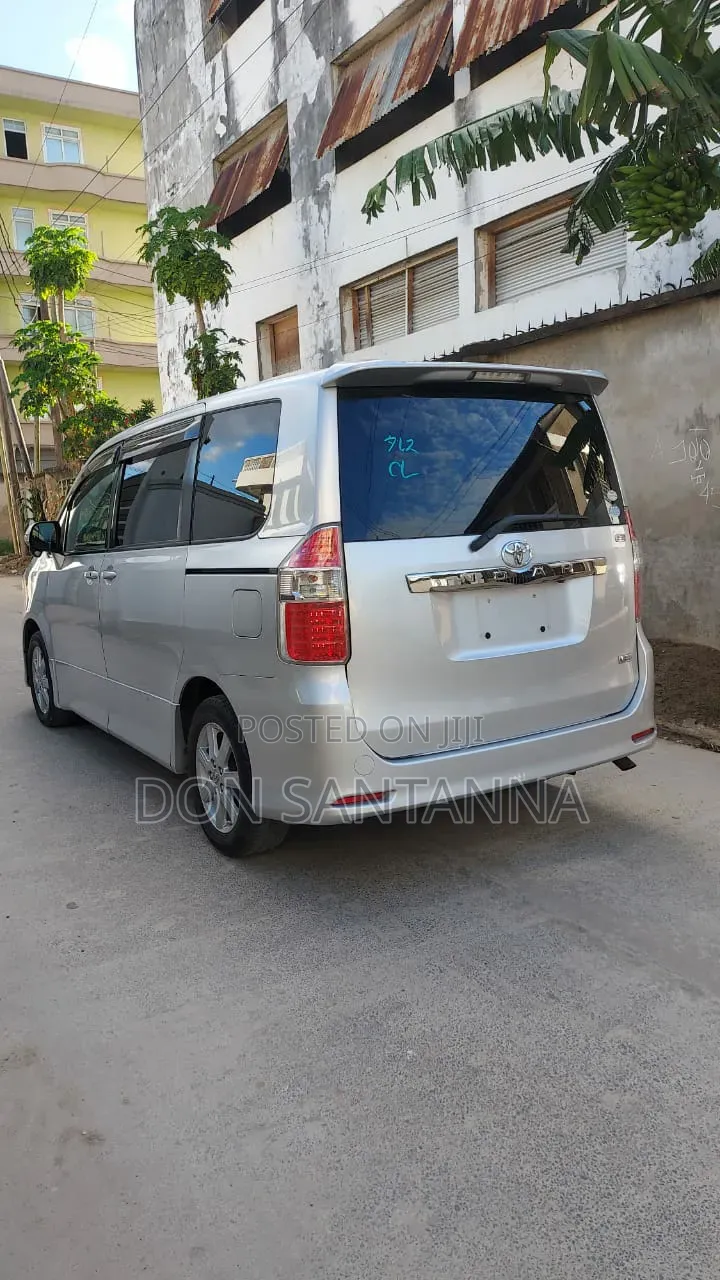 Toyota Noah 2008 Silver