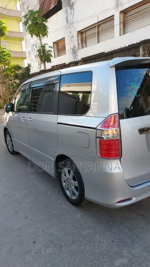 Toyota Noah 2008 Silver