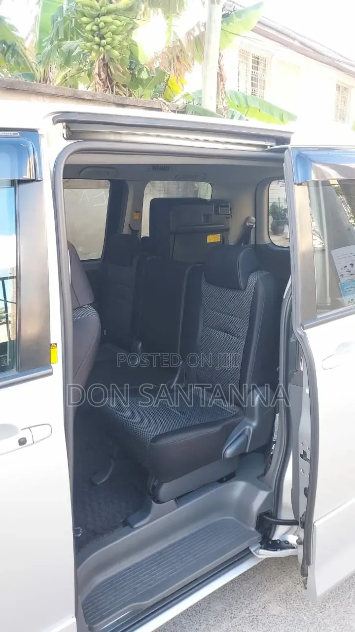 Toyota Noah 2008 Silver