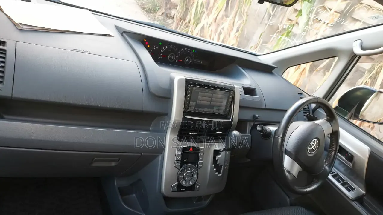 Toyota Noah 2008 Silver