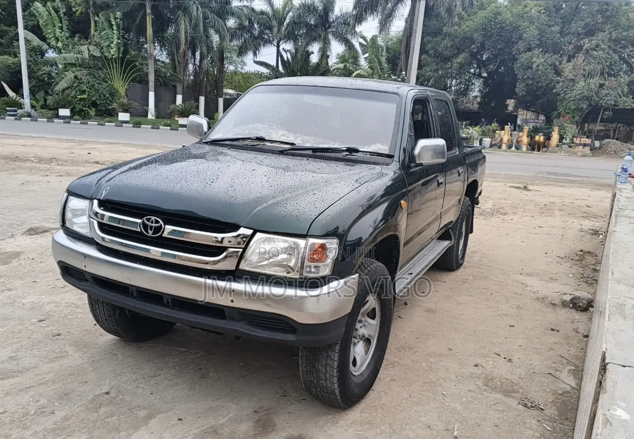Toyota Hilux 2002 Green