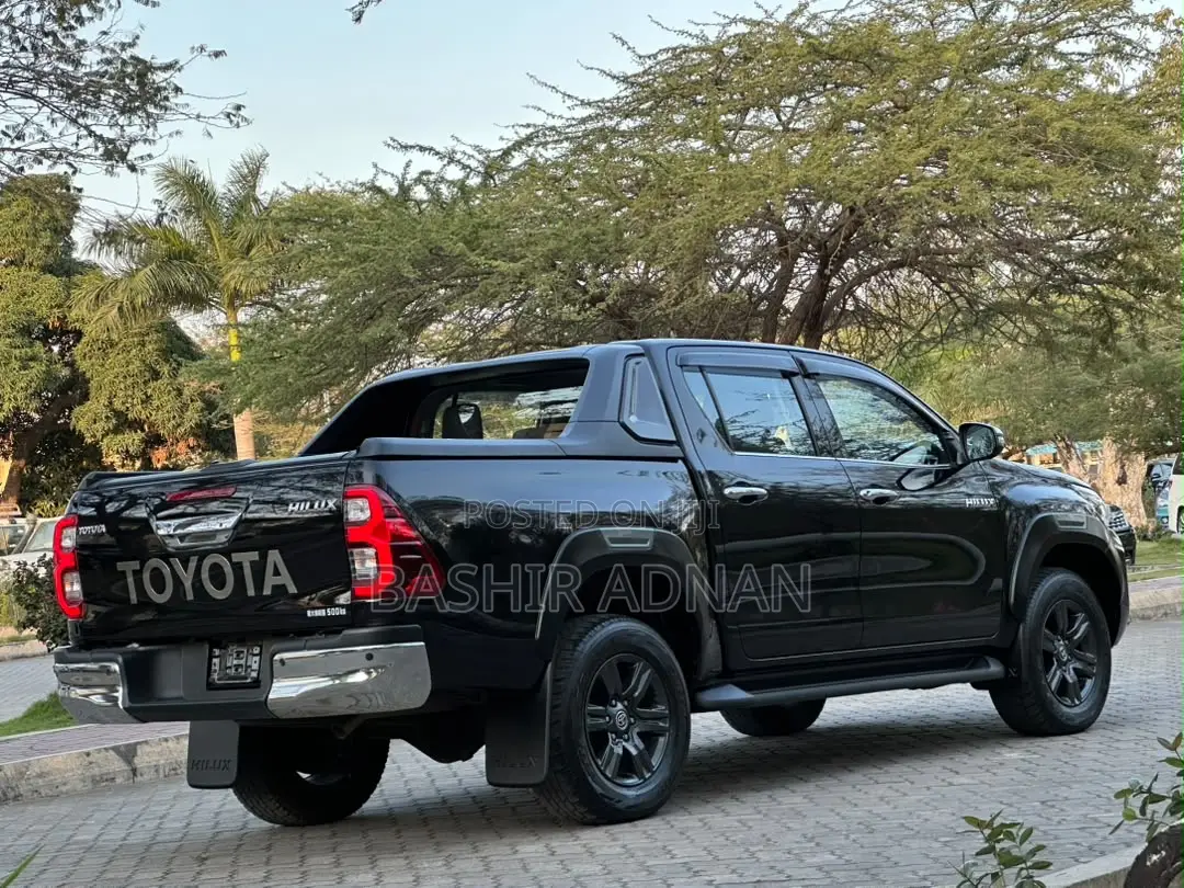 Toyota Hilux 2023 Matt Black