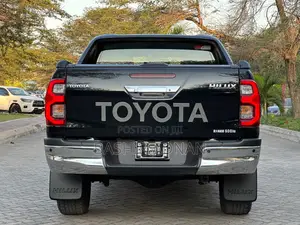 Toyota Hilux 2023 Matt Black