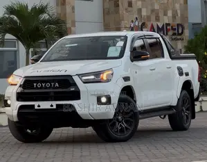 Toyota Hilux 2023 Off white