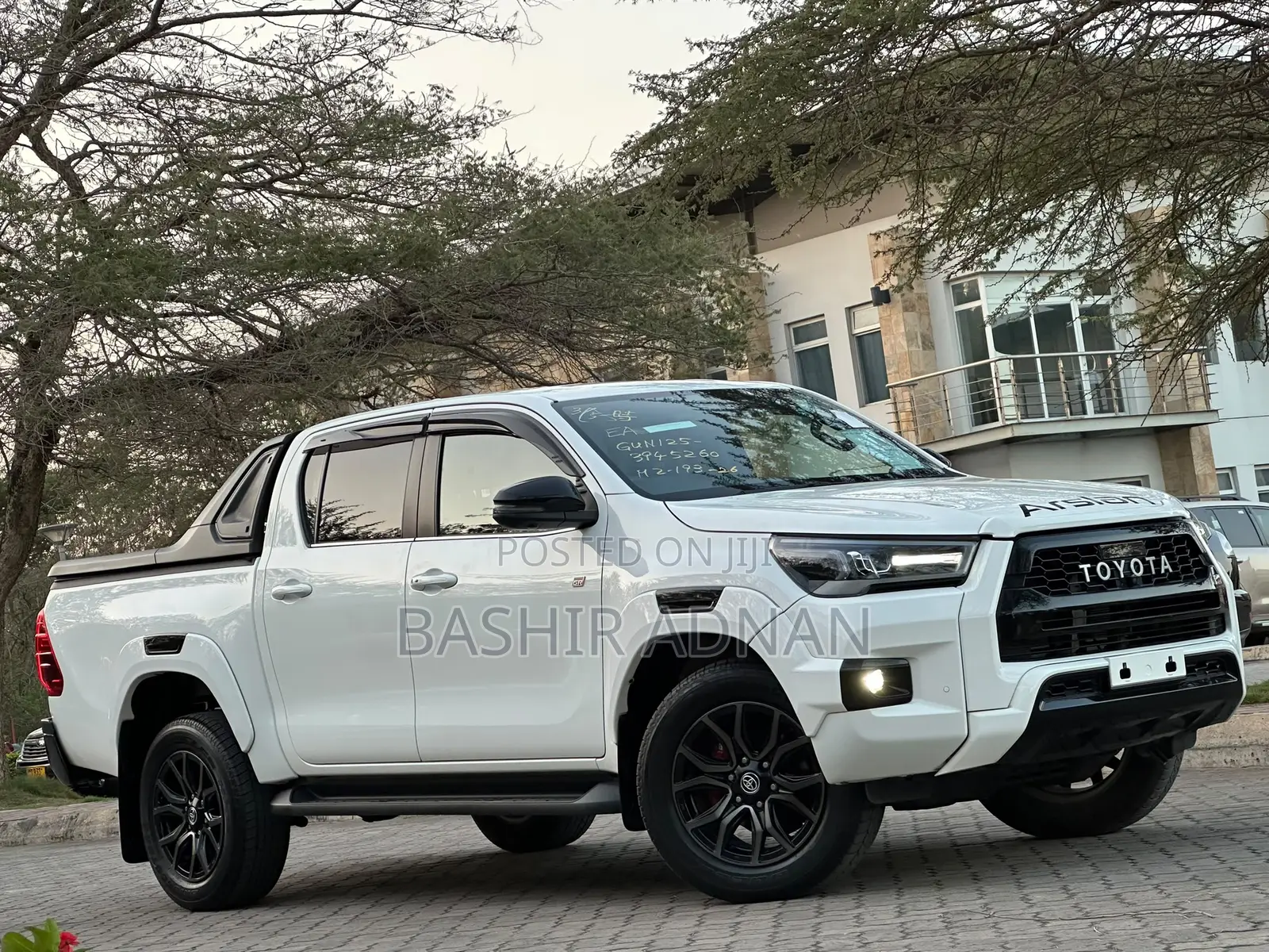 Toyota Hilux 2023 Off white
