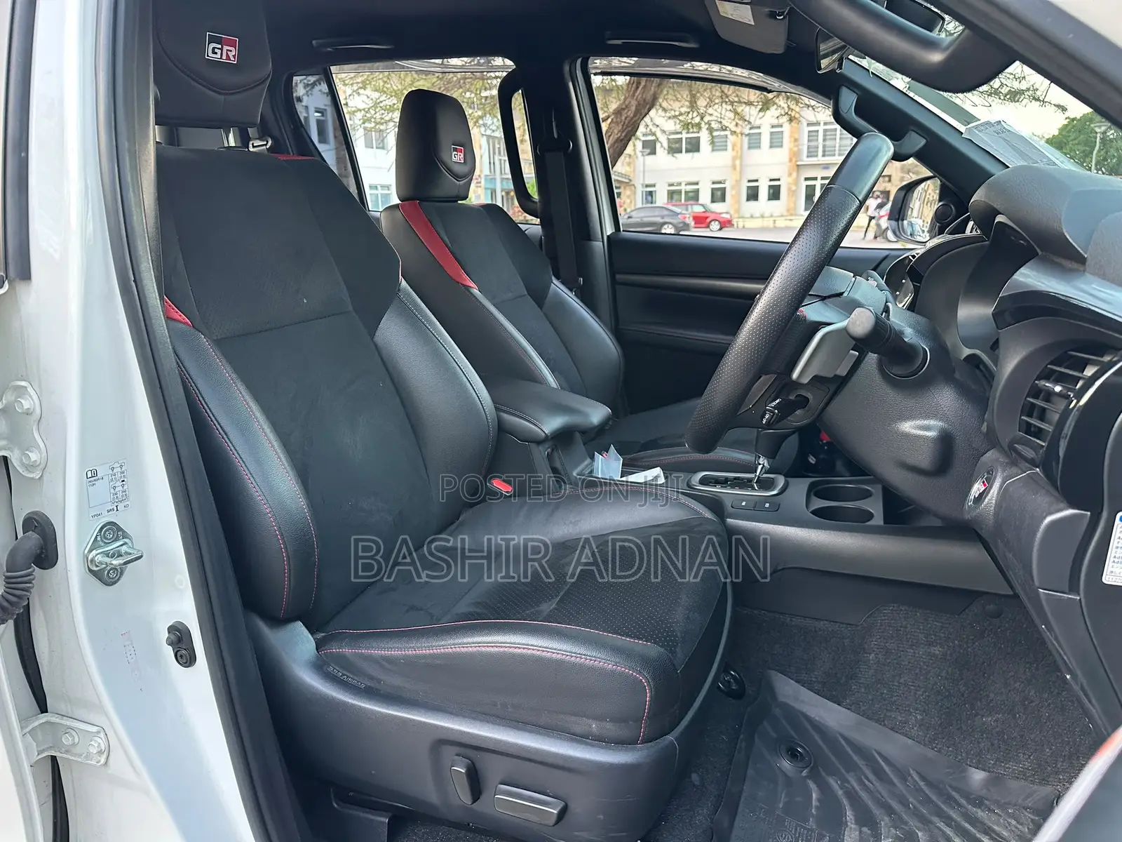 Toyota Hilux 2023 Off white
