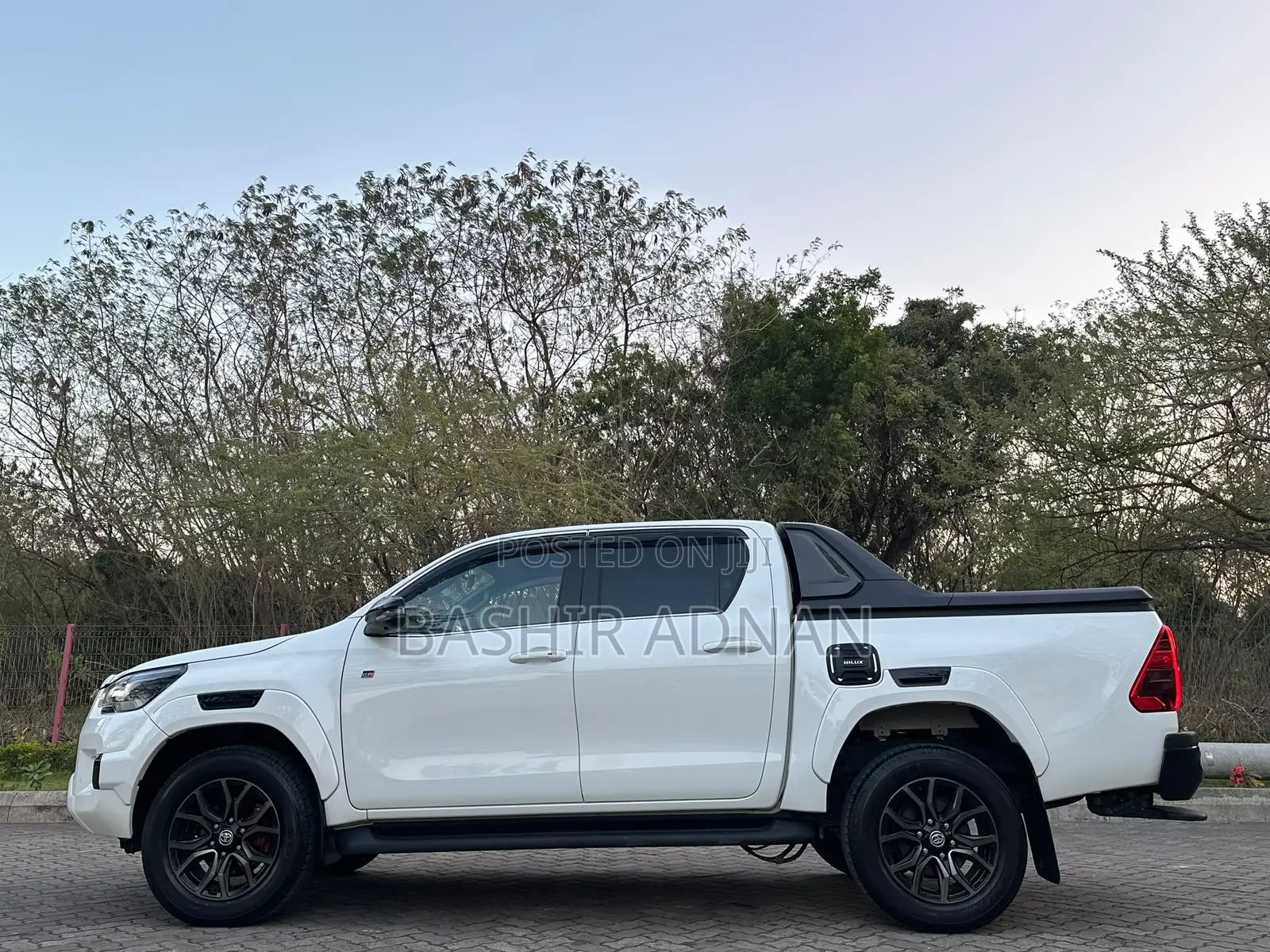 Toyota Hilux 2023 Off white