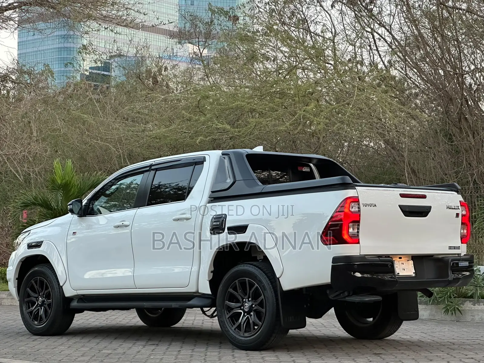 Toyota Hilux 2023 Off white