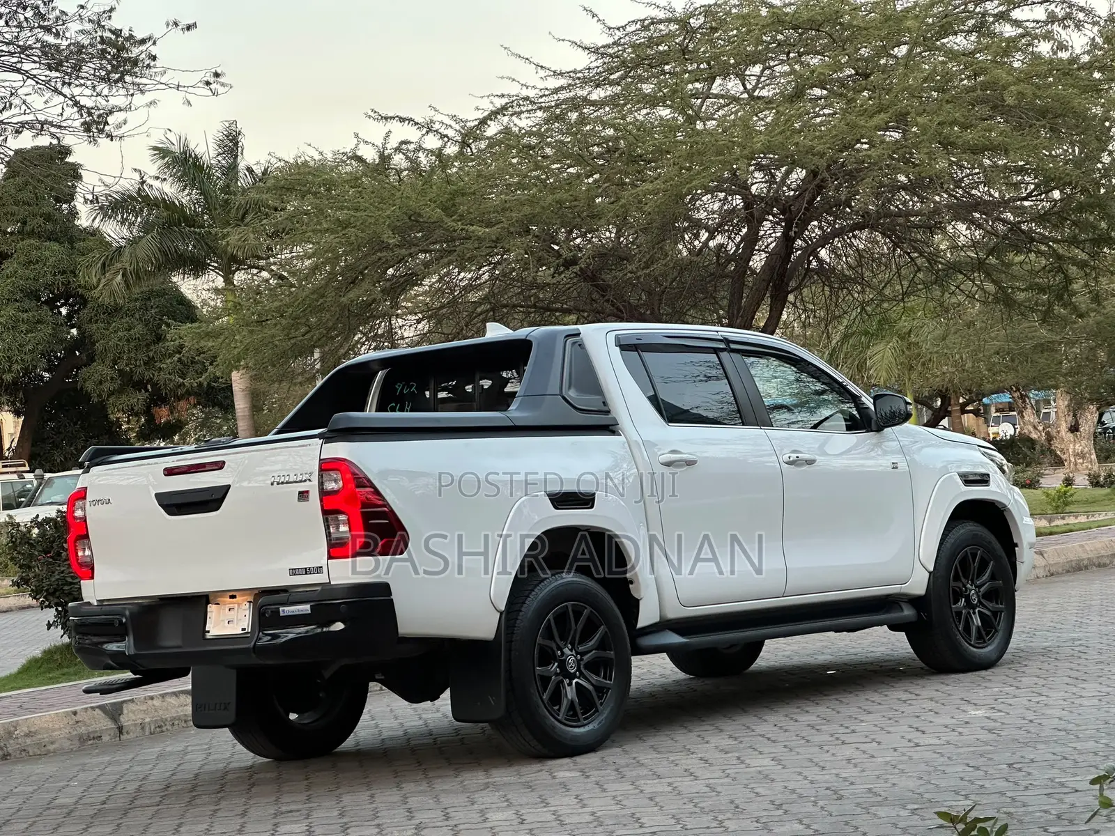 Toyota Hilux 2023 Off white