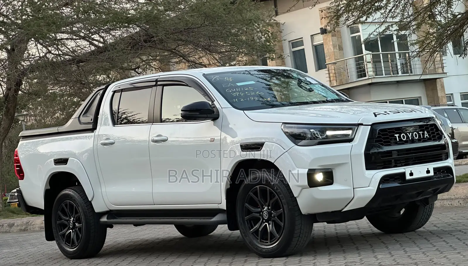 Toyota Hilux 2023 Off white