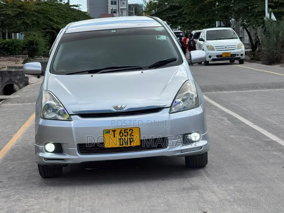 Toyota Wish 2005 Silver