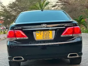Toyota Crown 2011 Black