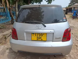 Toyota IST 2004 Silver