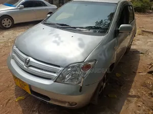 Toyota IST 2004 Silver