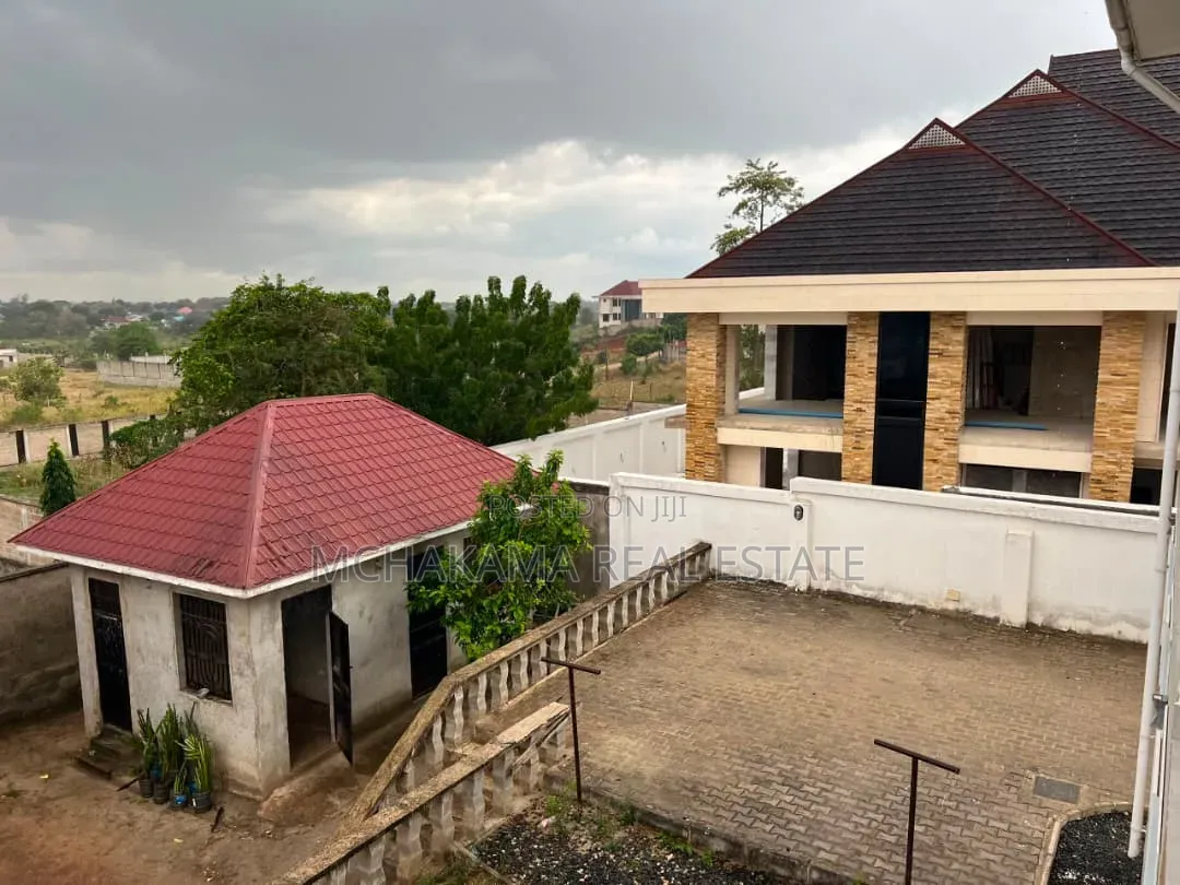 5bdrm Block of Flats in Mchakama Real Estate, Mbweni for sale