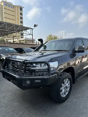 Toyota Land Cruiser 4.5 V8 VXR 2019 Gray