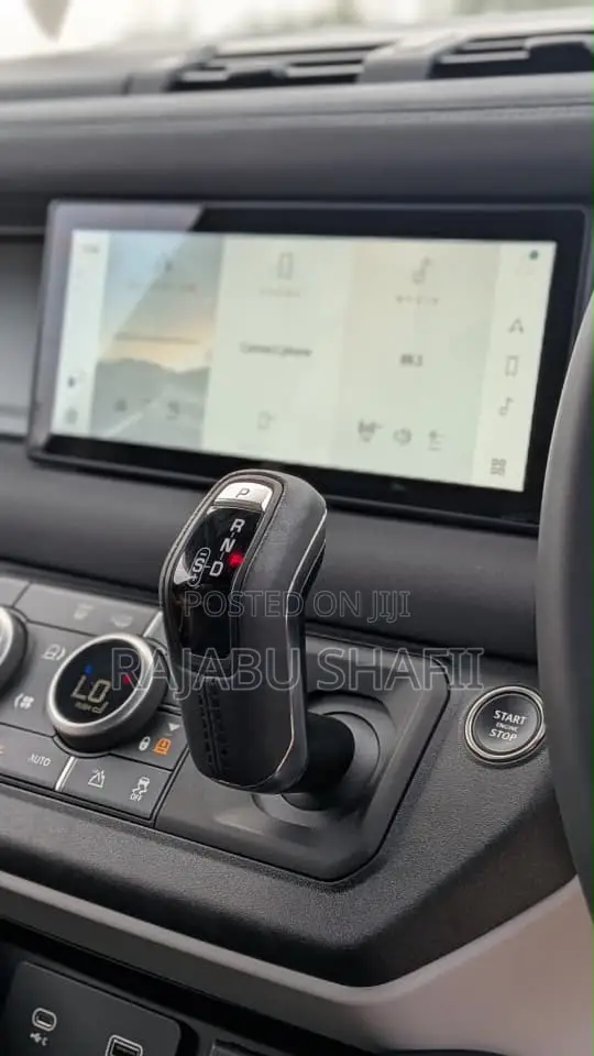 Land Rover Defender 2024