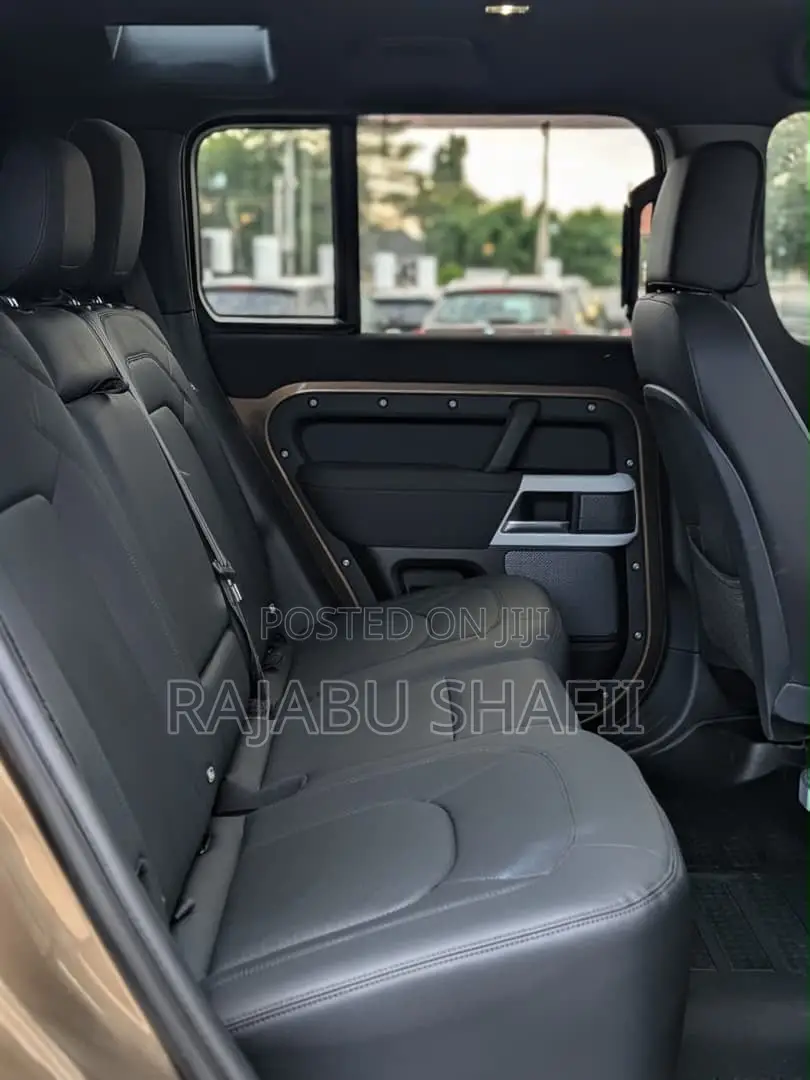 Land Rover Defender 2024