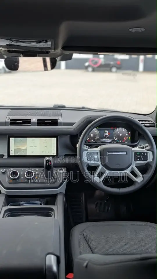 Land Rover Defender 2024