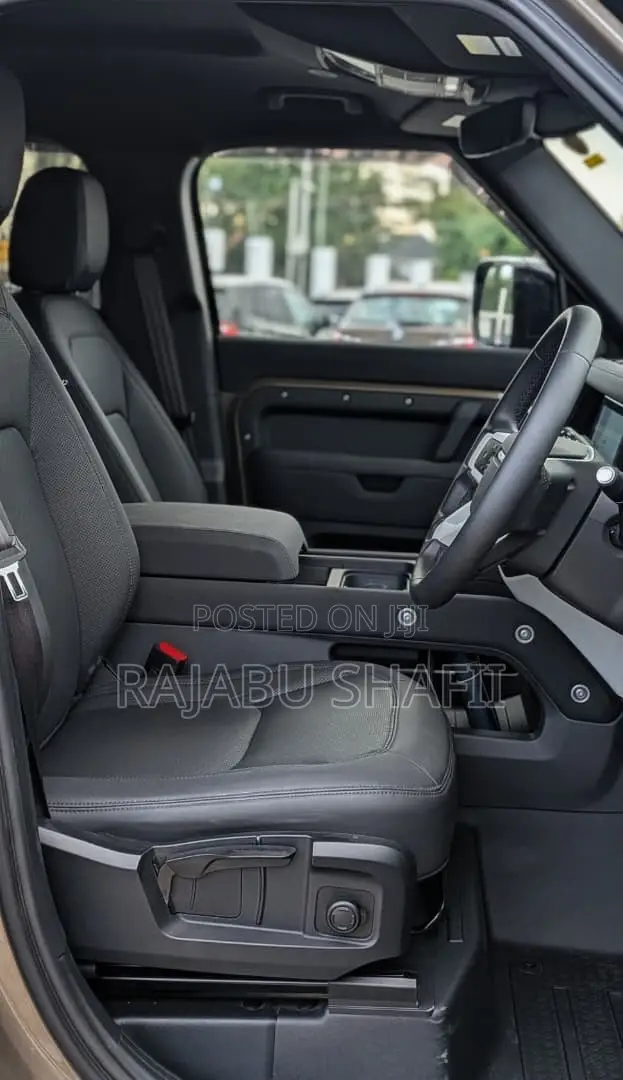 Land Rover Defender 2024