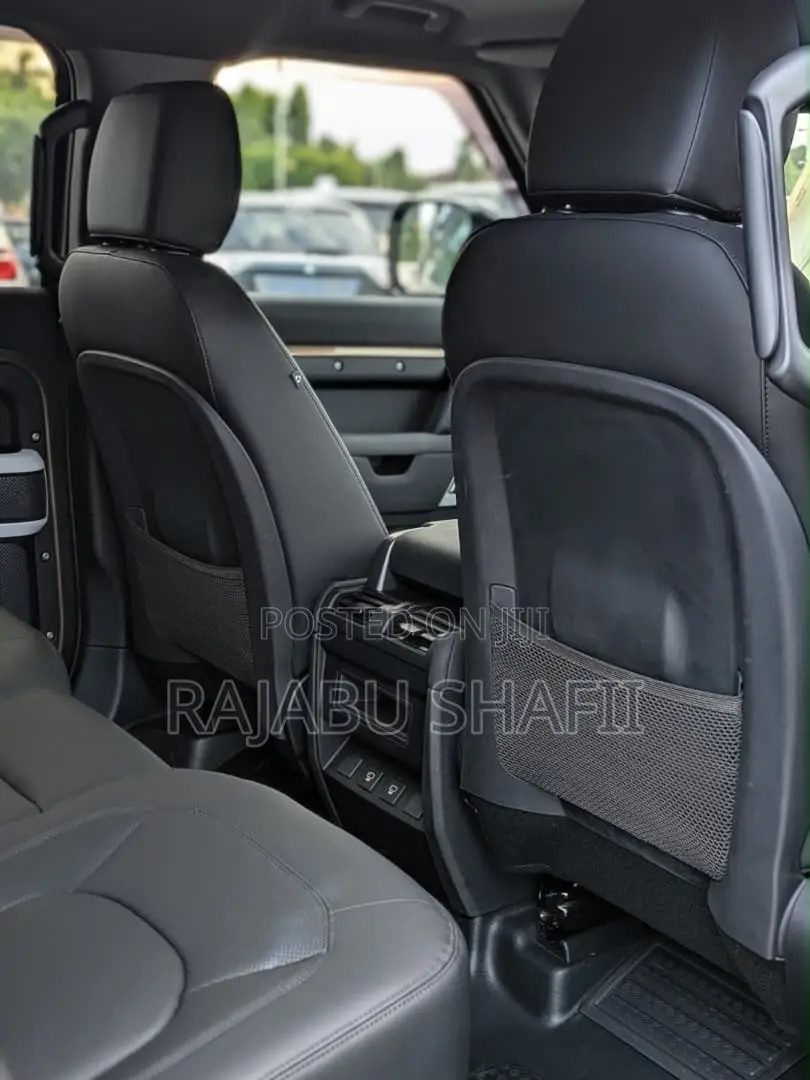 Land Rover Defender 2024