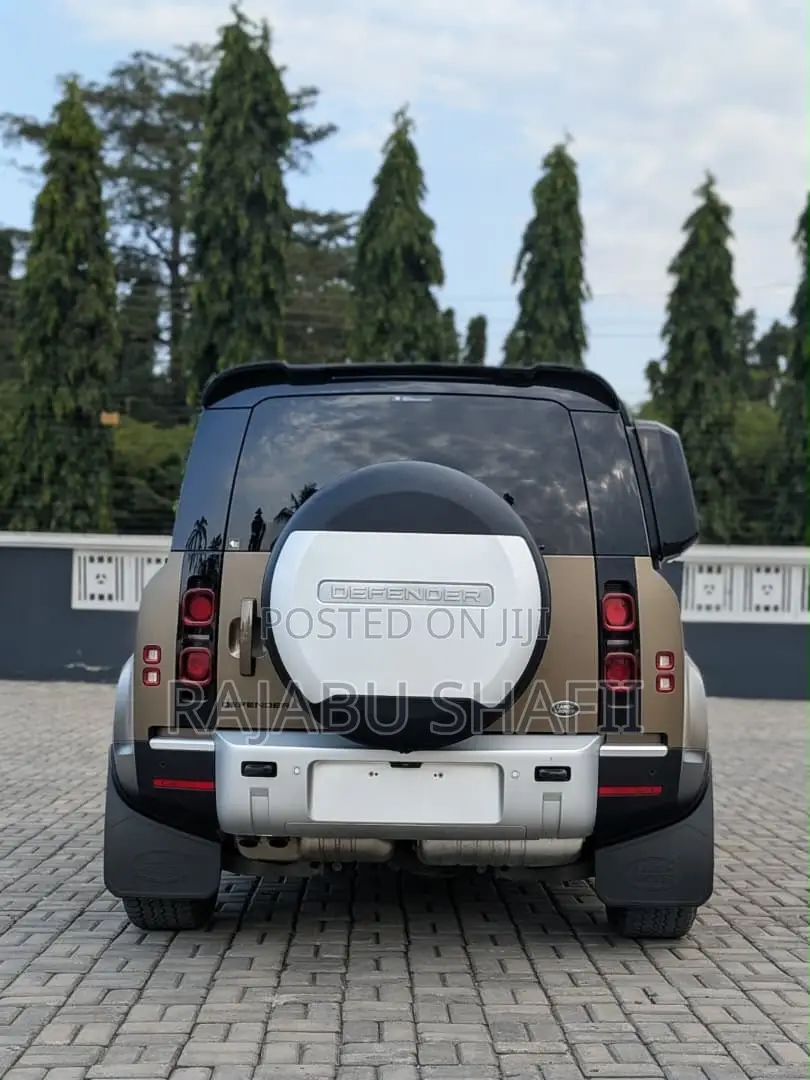 Land Rover Defender 2024