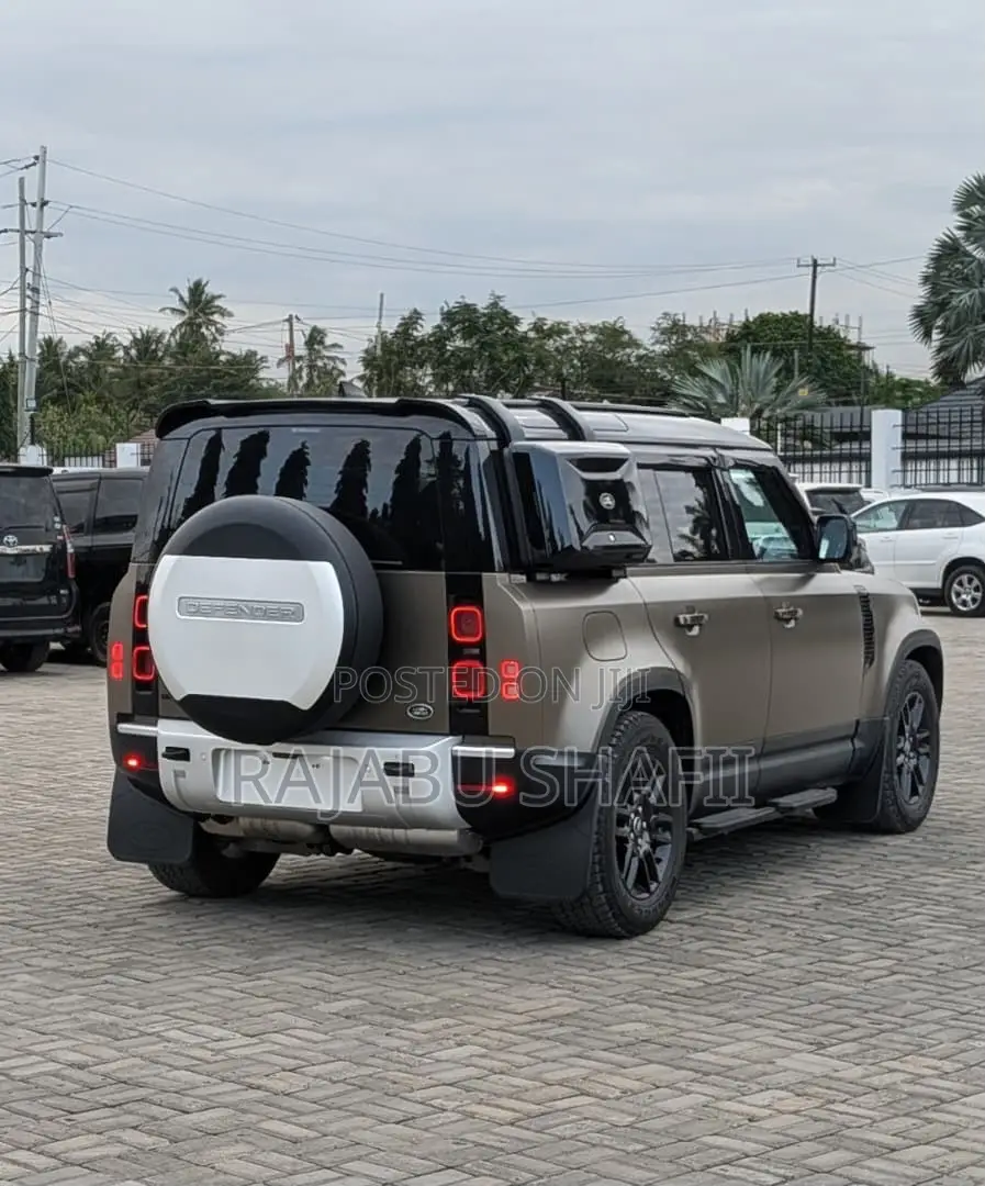 Land Rover Defender 2024