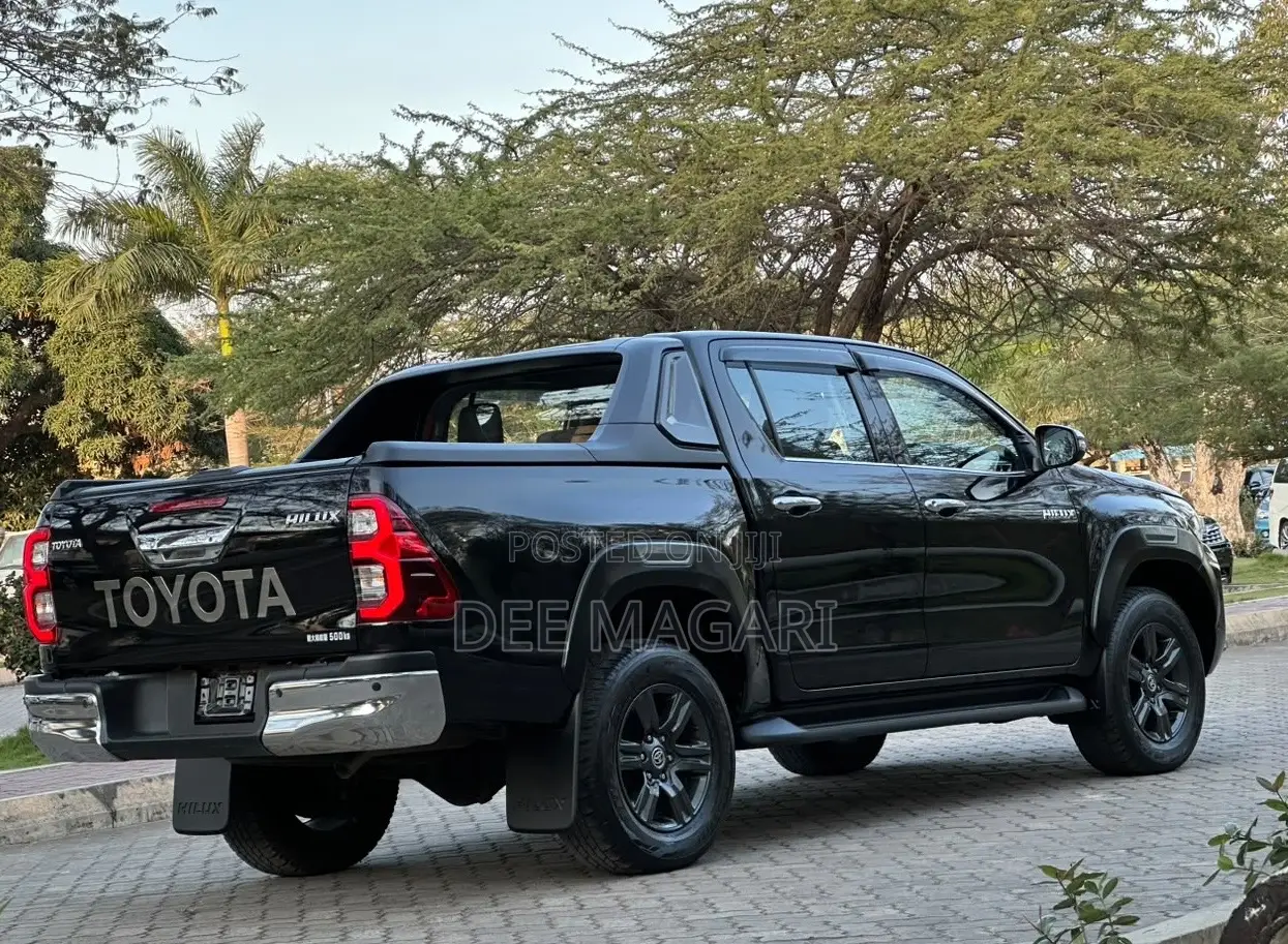 Toyota Hilux 2023 Black