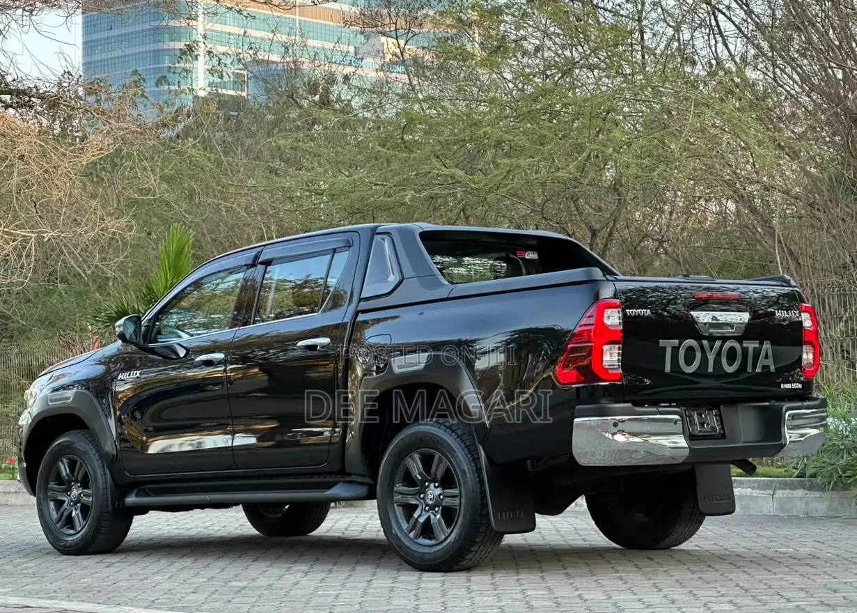 Toyota Hilux 2023 Black