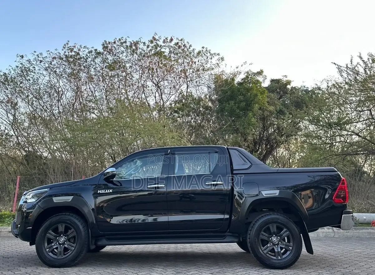 Toyota Hilux 2023 Black