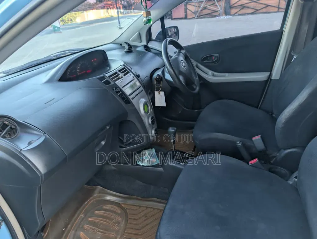 Toyota Vitz 2005 Blue