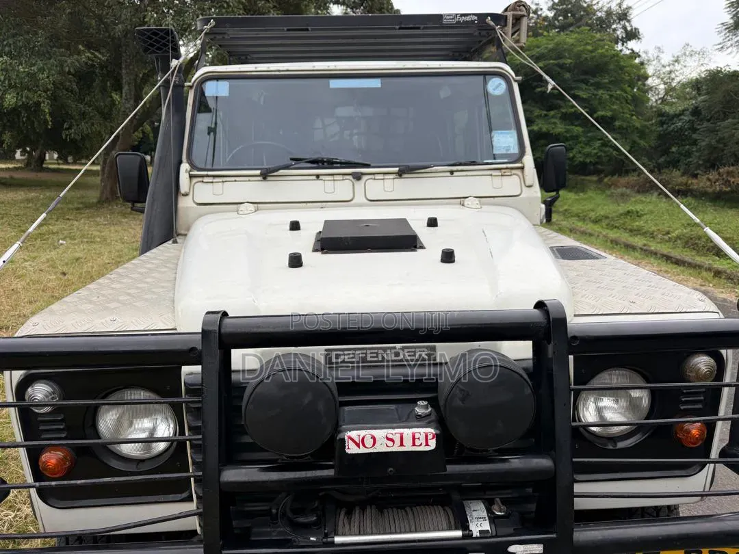 Land Rover Defender 2000 White