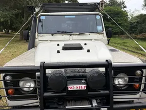 Land Rover Defender 2000 White