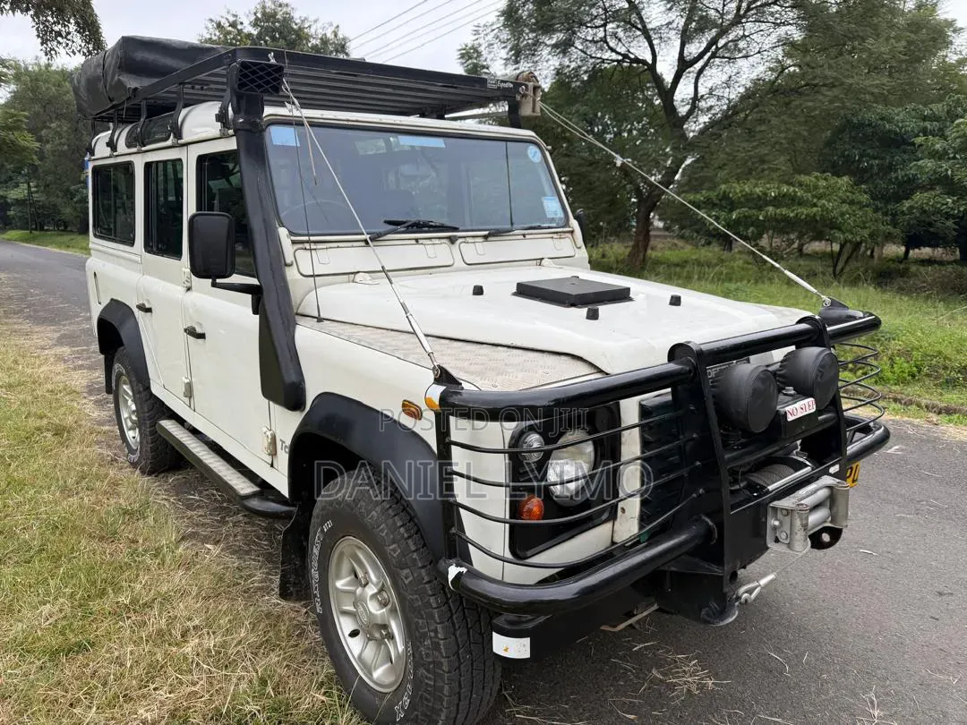 Land Rover Defender 2000 White