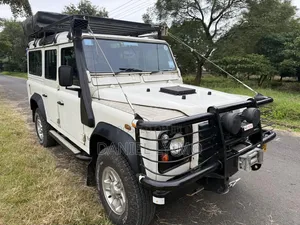 Land Rover Defender 2000 White
