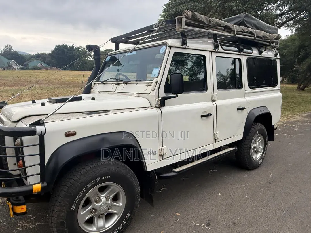 Land Rover Defender 2000 White