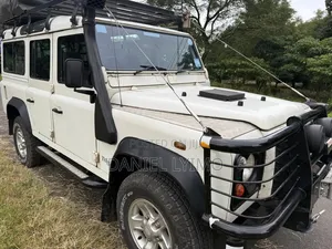 Land Rover Defender 2000 White