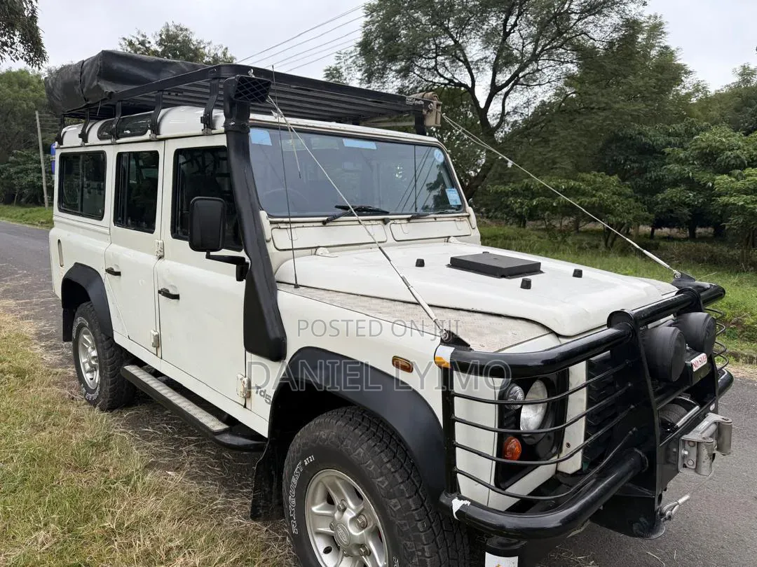 Land Rover Defender 2000 White