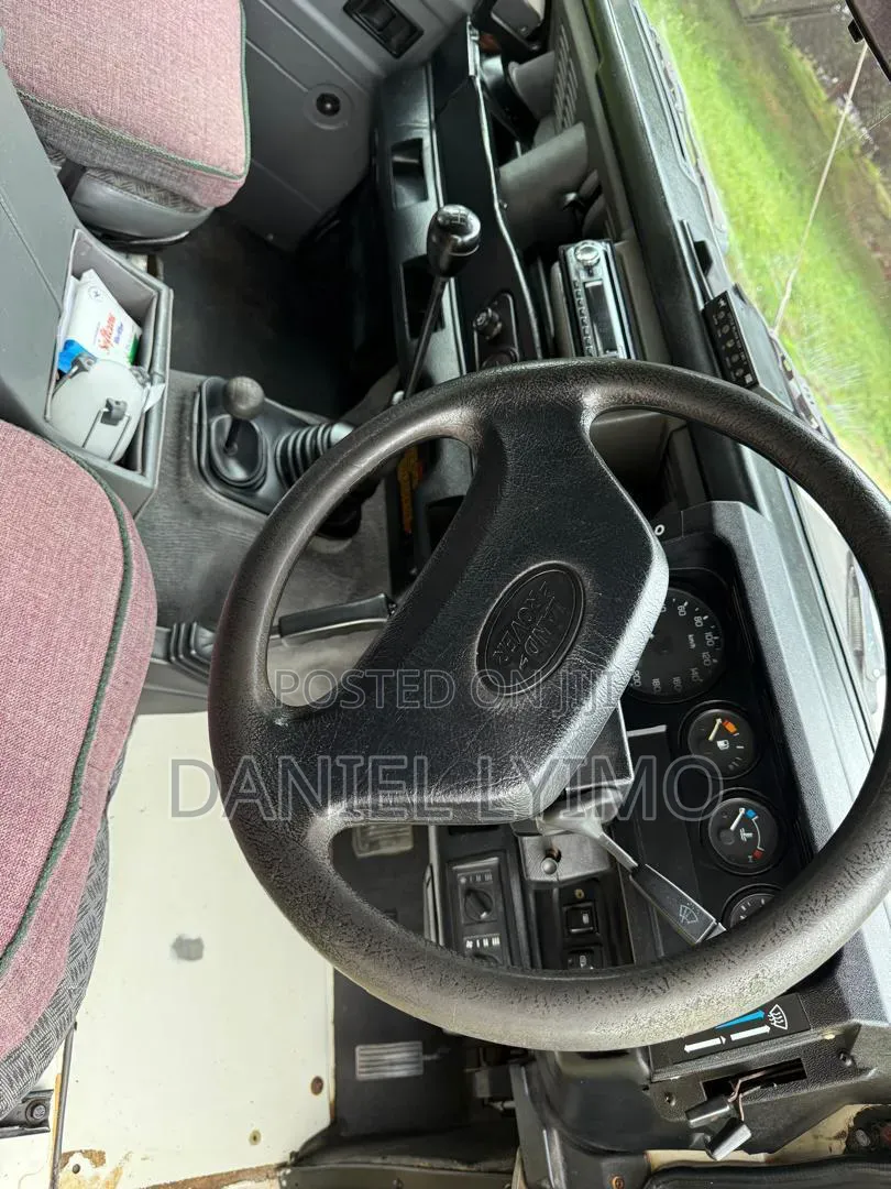 Land Rover Defender 2000 White