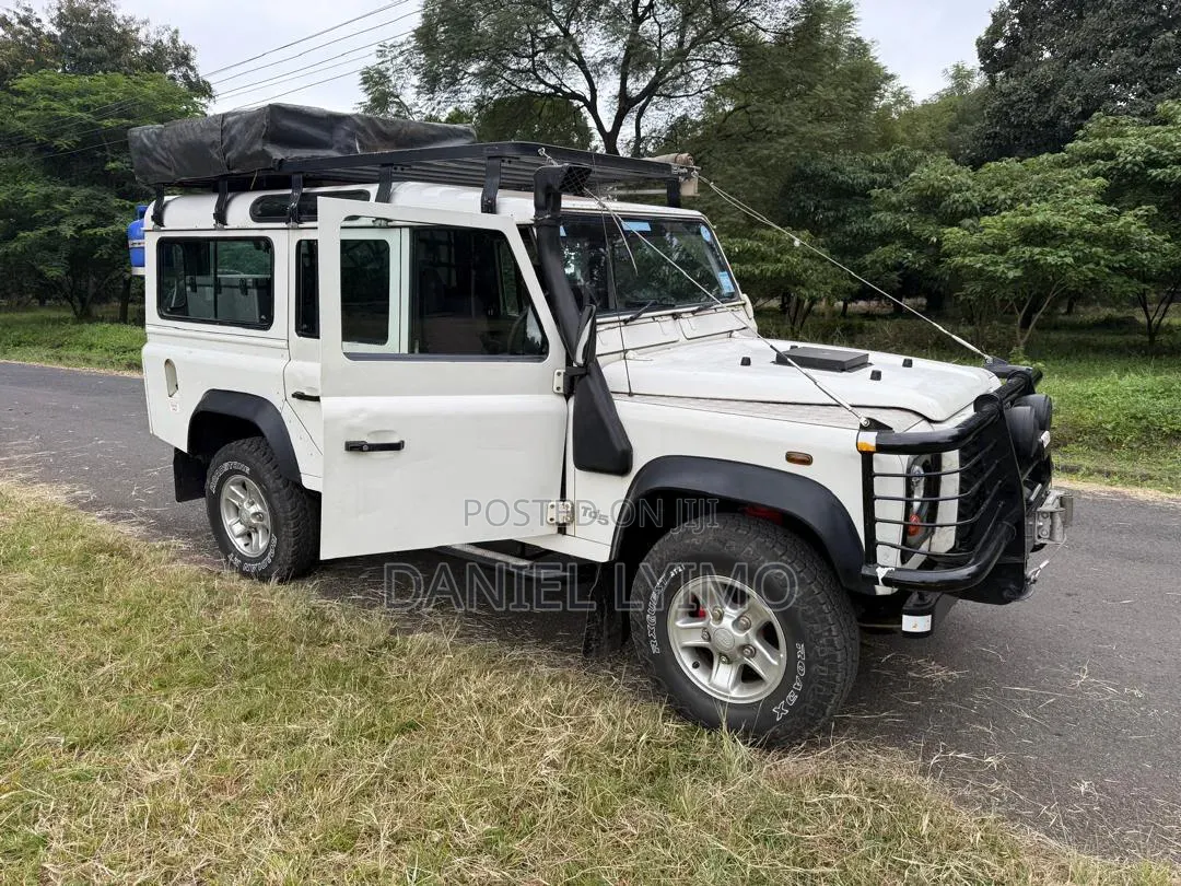 Land Rover Defender 2000 White