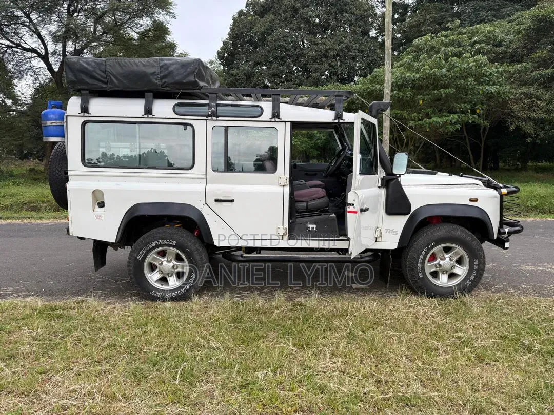 Land Rover Defender 2000 White