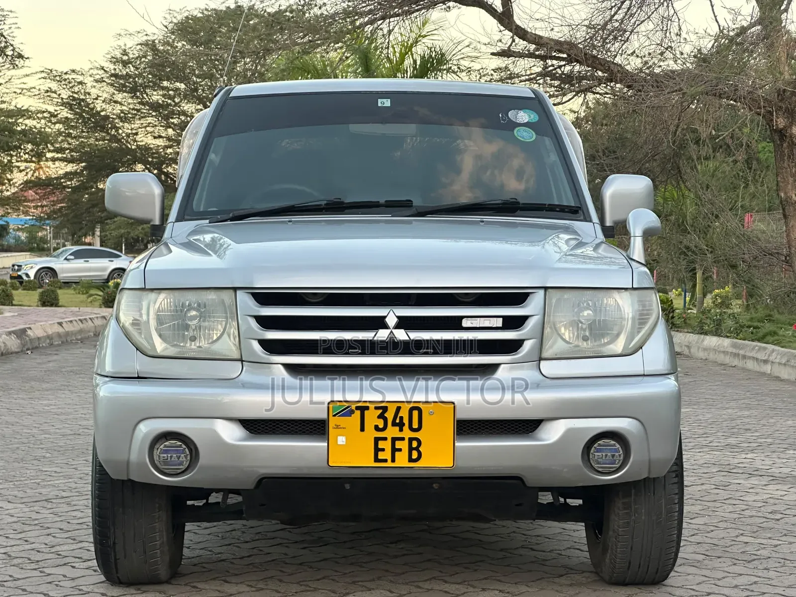 Mitsubishi Pajero 2002 Silver