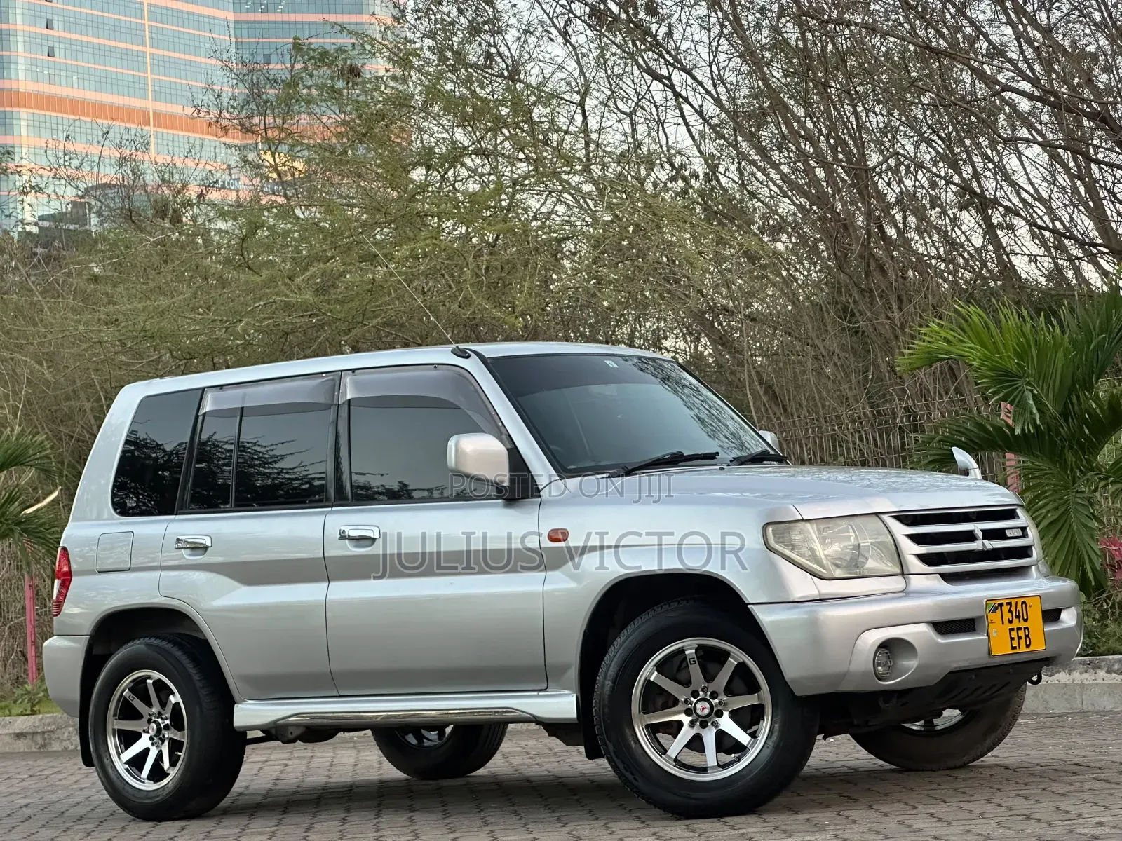 Mitsubishi Pajero 2002 Silver