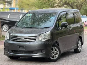 Toyota Noah 2.0 143hp AWD (7 Seater) 2010 Gray
