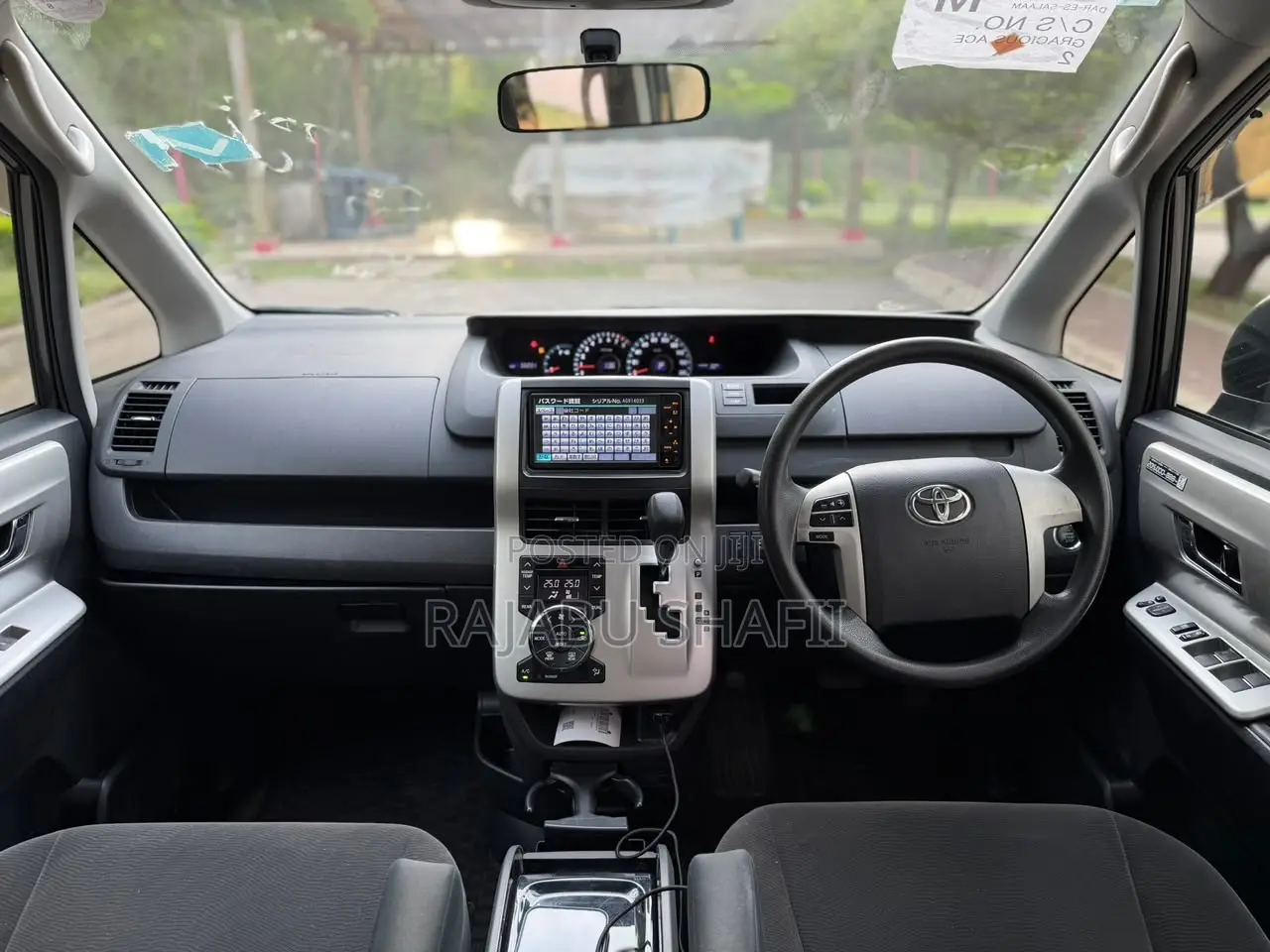 Toyota Noah 2.0 143hp AWD (7 Seater) 2010 Gray