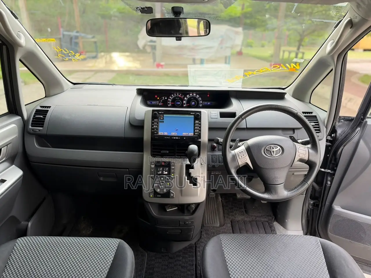 Toyota Noah 2.0 143hp AWD (7 Seater) 2010 Gray